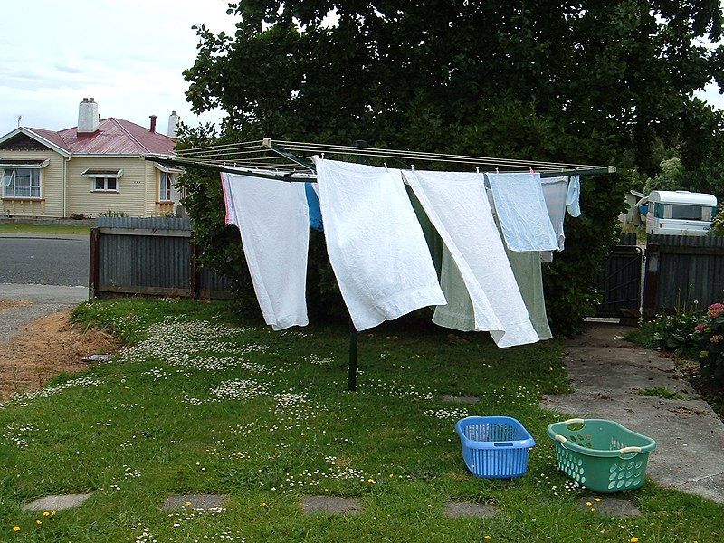 File:Clothes line.JPG