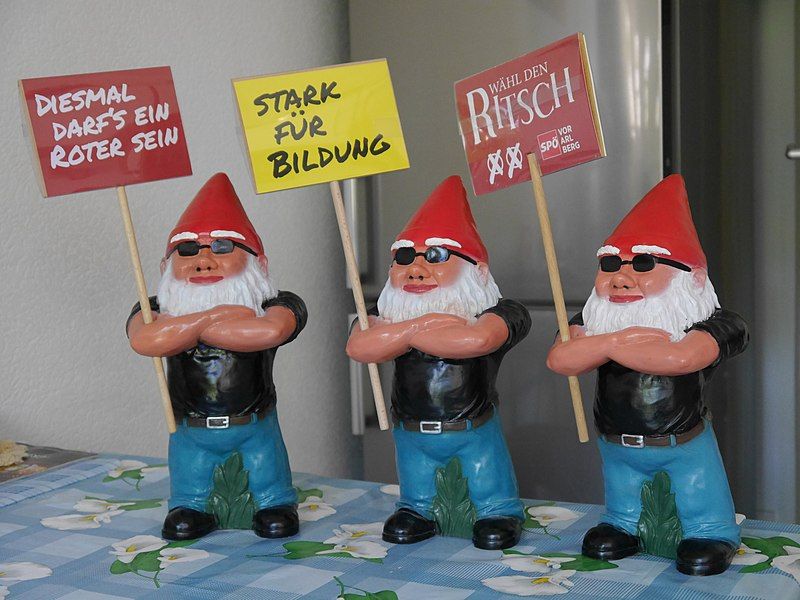 File:Coolmen Garden Gnomes.JPG