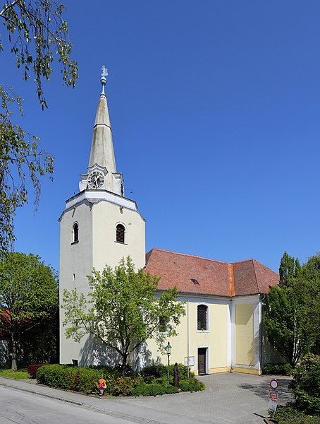 File:Drösing - Kirche.JPG