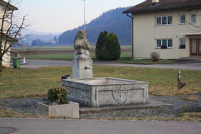 File:Full-Reuenthal Brunnen 104.jpg