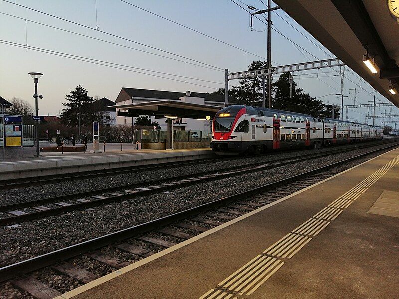 File:Gare de Gland-2.jpg