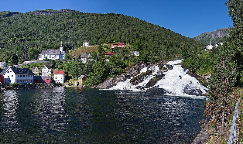 File:Hellesylt, Norway.jpg