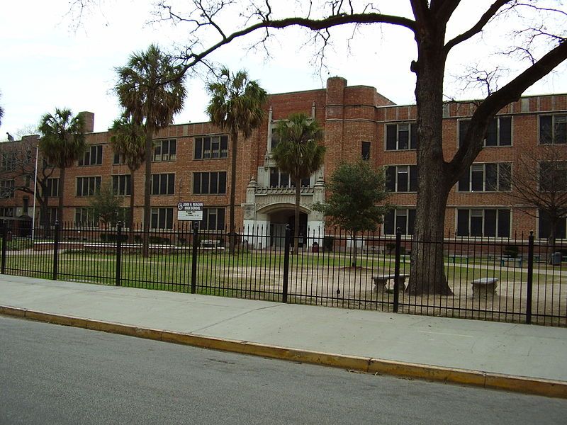 File:HoustonReaganHighSchool.JPG