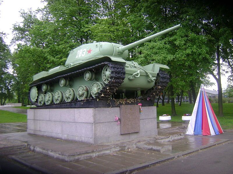 File:KV-85 (Kirovsky wall).JPG