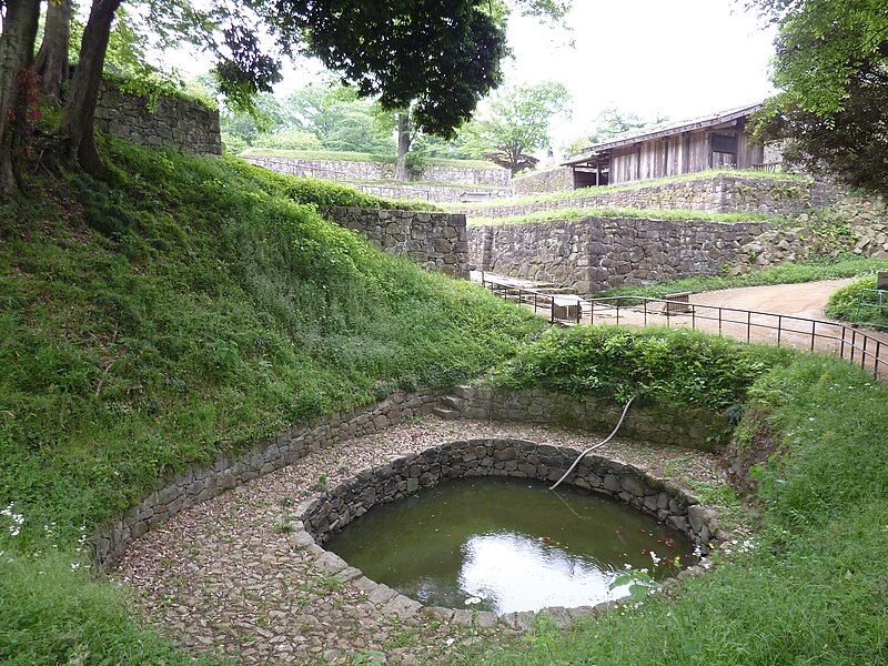 File:Kanayamajo-ato.JPG