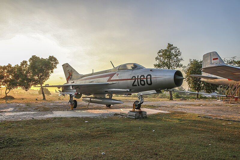 File:MiG-21F-13-Fishbed-C.jpg