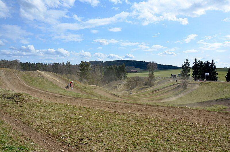 File:Motocross-Strecke Obernheim (Zollernalbkreis).jpg