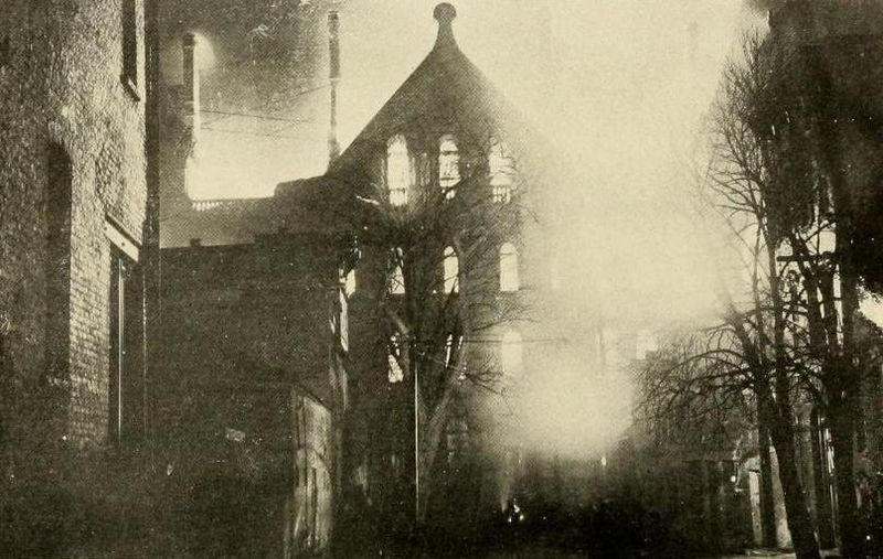 File:NewYorkStateCapitolonFire1911.jpg