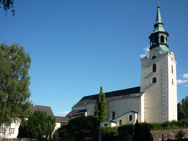 File:Pfarrkirche Dobersberg (02).jpg