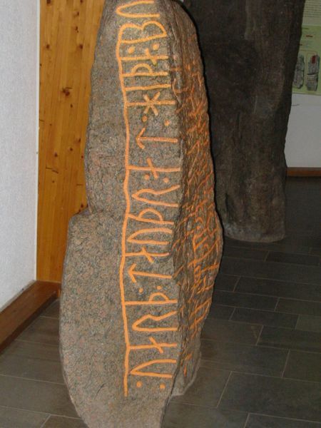 File:Skarthi stone side.jpg