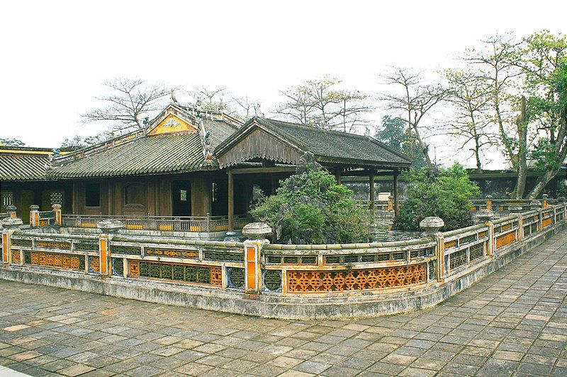 File:Trường Du Tạ.jpg