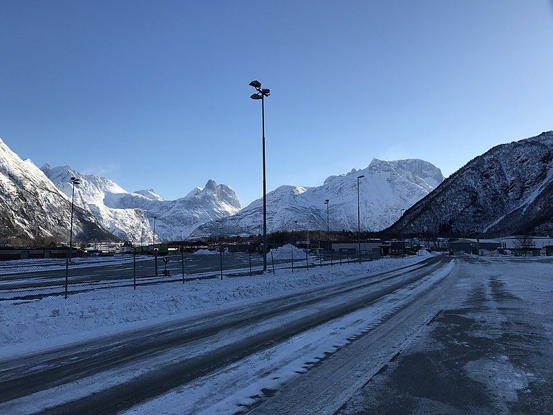 File:Winter in Åndalsnes.jpg