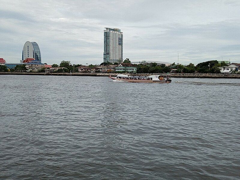 File:เรือด่วนเจ้าพระยา-ท่าเขียวไข่กา.jpg