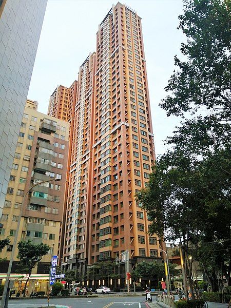 File:三重麗寶之星.jpg