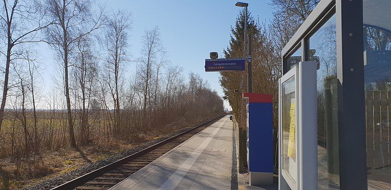 File:Bahnhof Wremen 180319.jpg