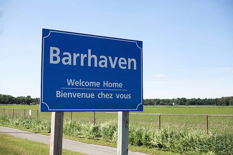 File:Barrhaven Welcome Sign.jpg