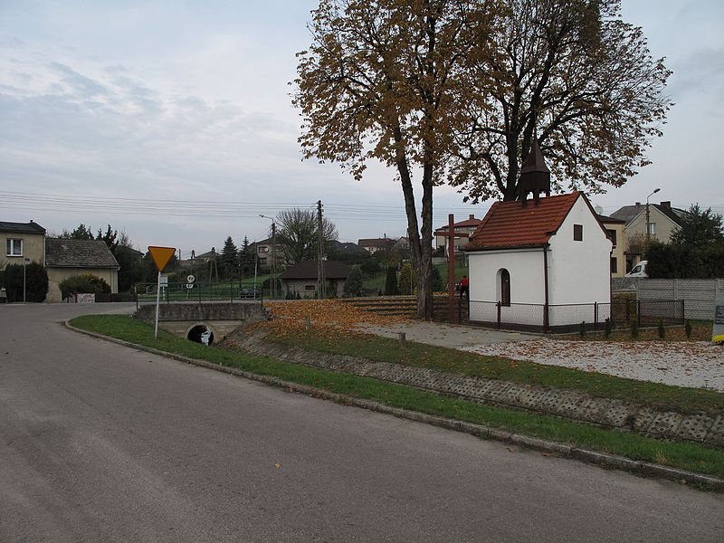 File:Bogunice, kaplička I.jpg