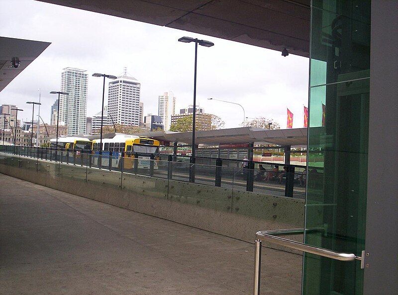 File:Cultural-Centre-Busway-Station-from-Queensland-Museum-platform.jpg