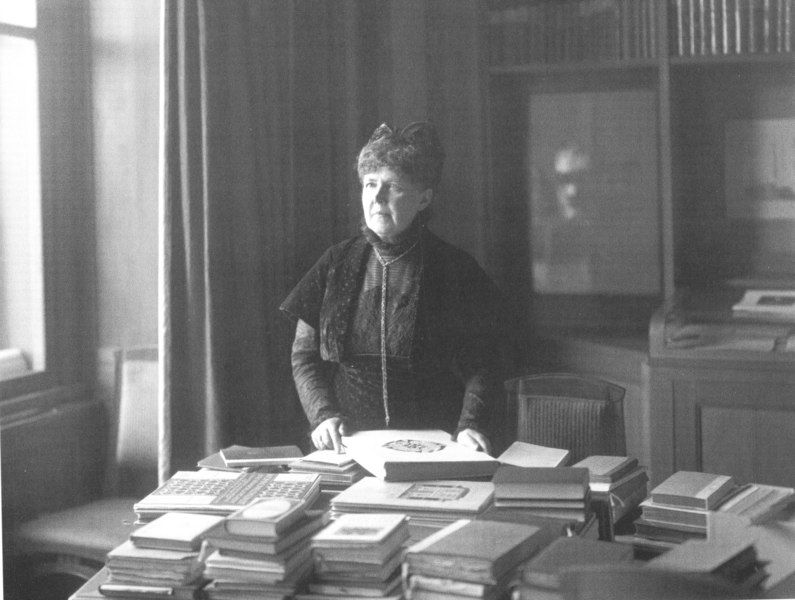 File:Elisabeth Förster-Nietzsche, 1910.tif