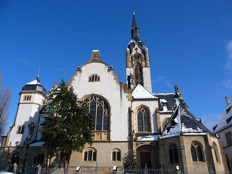 File:Friedenskirche Seitenansicht.JPG