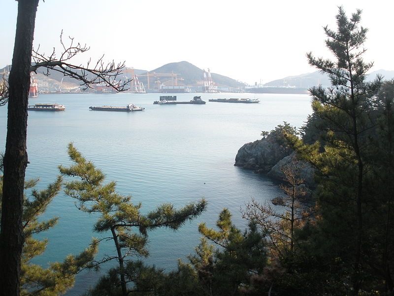 File:Geoje Coast.JPG