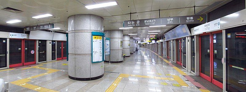 File:Gwangju-metro-104-Culture-complex-station-platform-20190521-082300.jpg