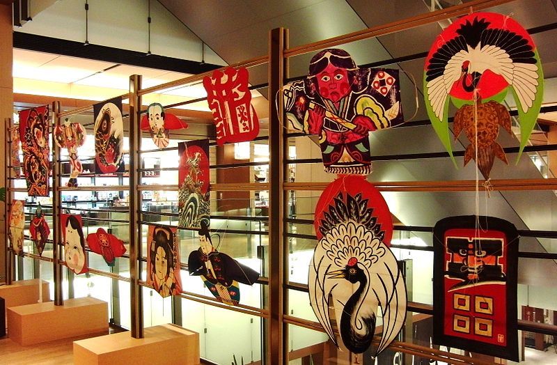 File:Japanese kites.jpg