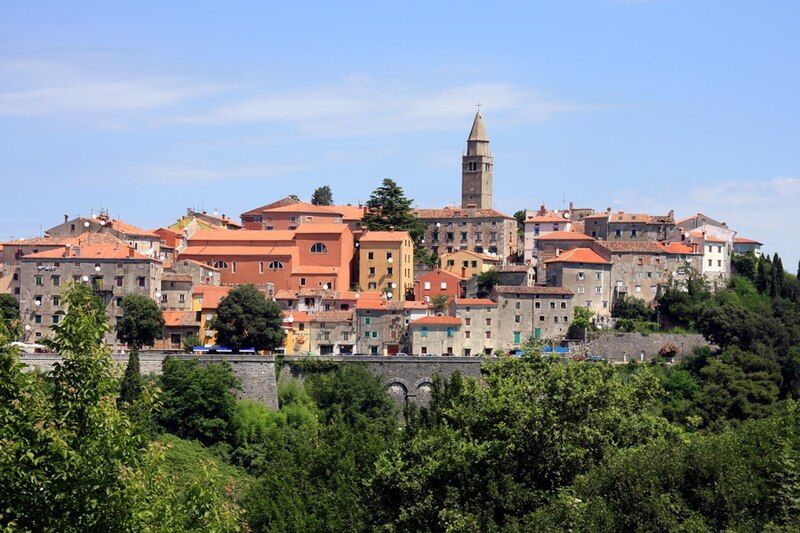 File:Labin StariGrad veduta.jpg