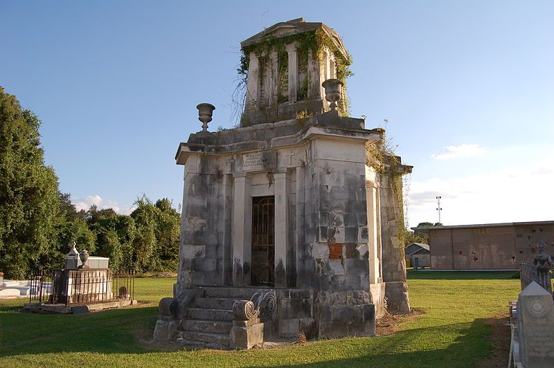 File:LandryTomb.JPG