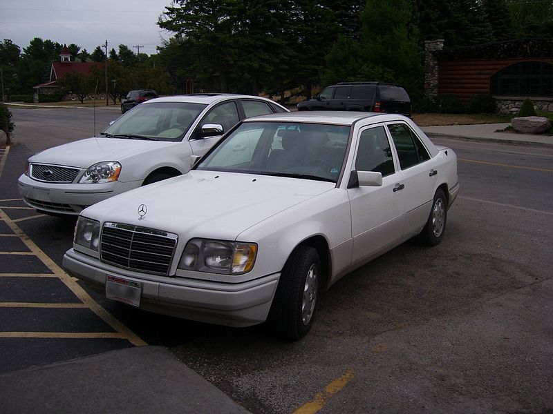 File:Mercedes-Benz E320 1994.jpg