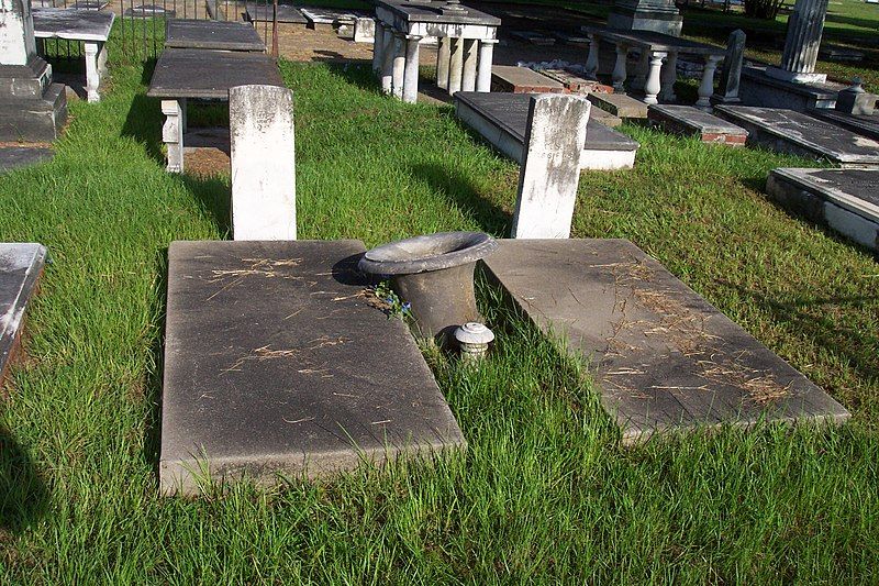 File:Mrs Williams Grave.JPG