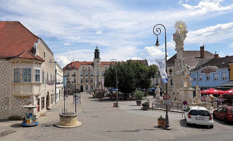 File:Neunkirchen - Hauptplatz.JPG