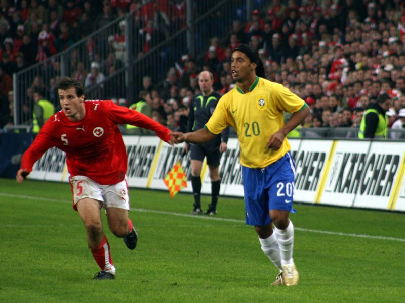 File:Ronaldinho061115-03.jpg