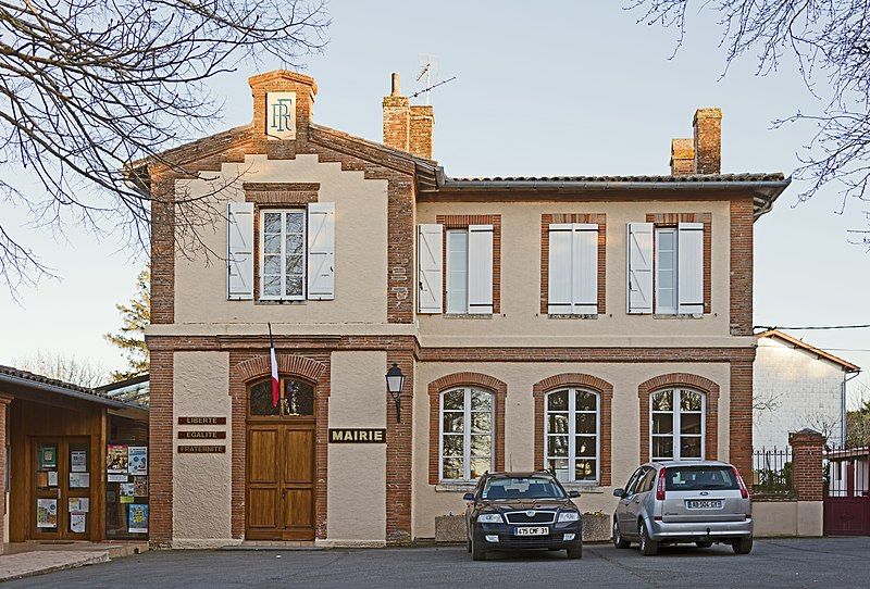 File:Saint-Marcel-Paulel Mairie.jpg