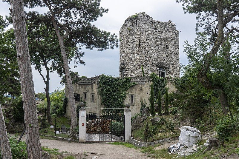 File:Schwarzer Turm, Mödling.jpg