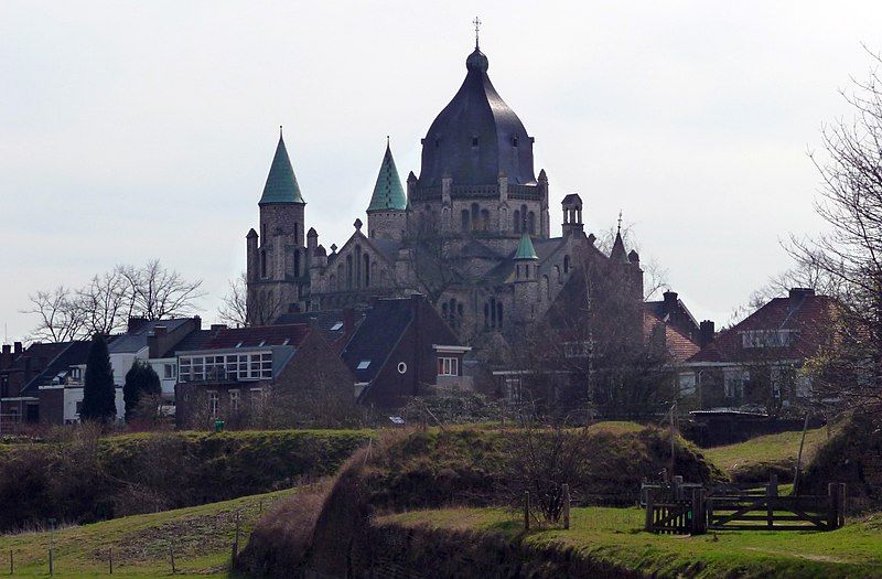 File:Sint Lambertuskerk Maastricht.JPG