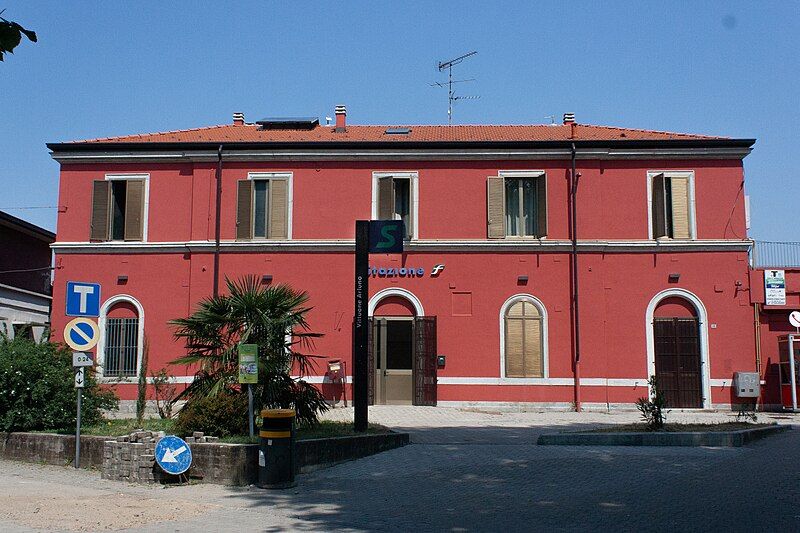 File:Vittuone railway station.jpg