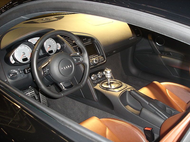 File:Audi R8 Innenraum.jpg