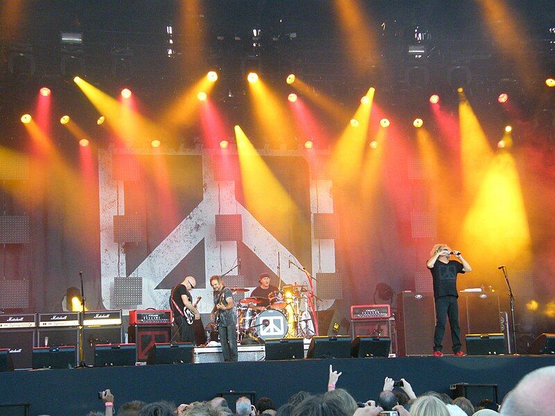 File:ChickenFoot BosPop 2009.jpg