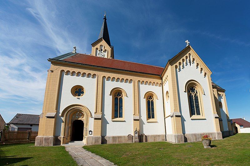 File:Church in langschwarza.jpg