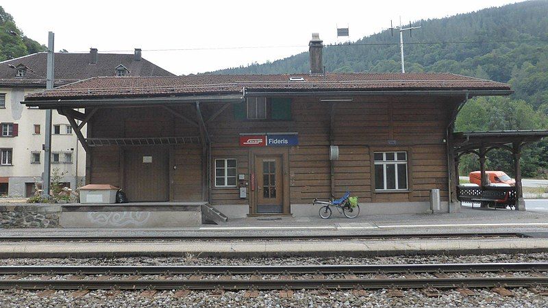 File:Fideris railway station.jpg