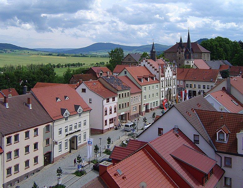 File:Geisa Marktplatz.jpg