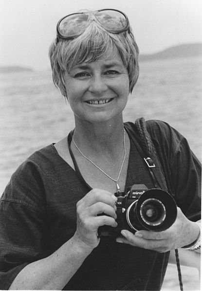 File:Helen-Camera.jpeg