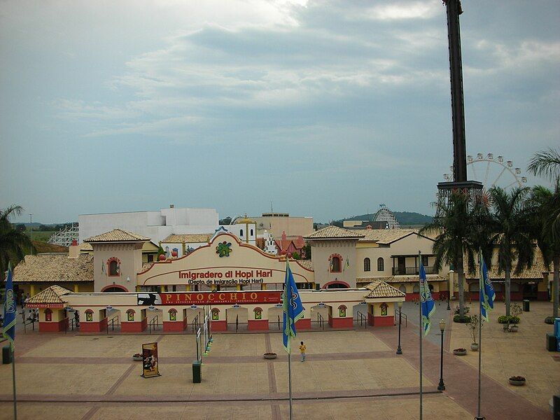 File:Hopi Hari (entrance).jpg