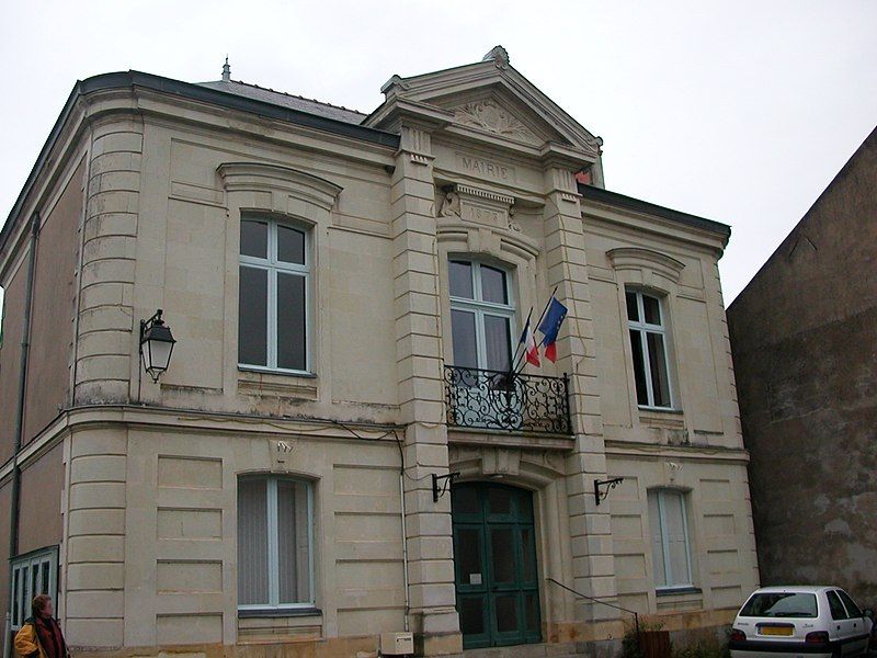 File:Ingrandes49 mairie.jpg