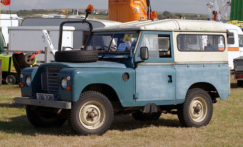 File:Land Rover (1392094807).jpg