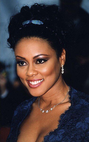 File:Lela Rochon 1998.jpg