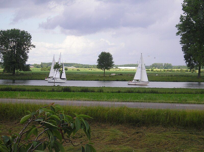 File:Maas grave.jpg