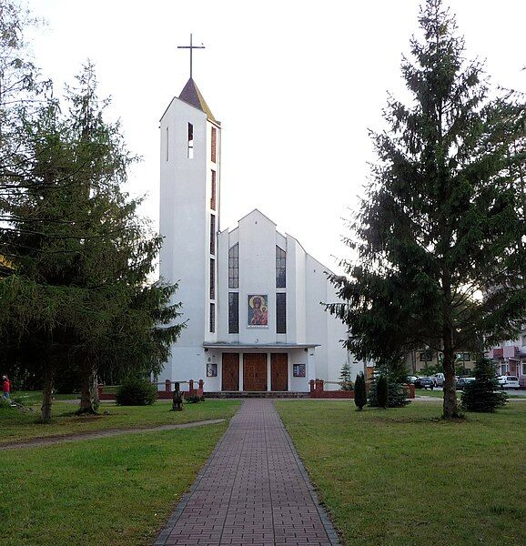 File:Miedzywodzie church 2009.jpg