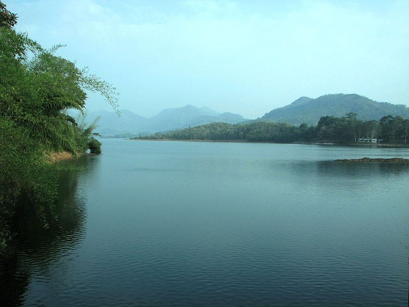 File:Pechiparai Dam.JPG